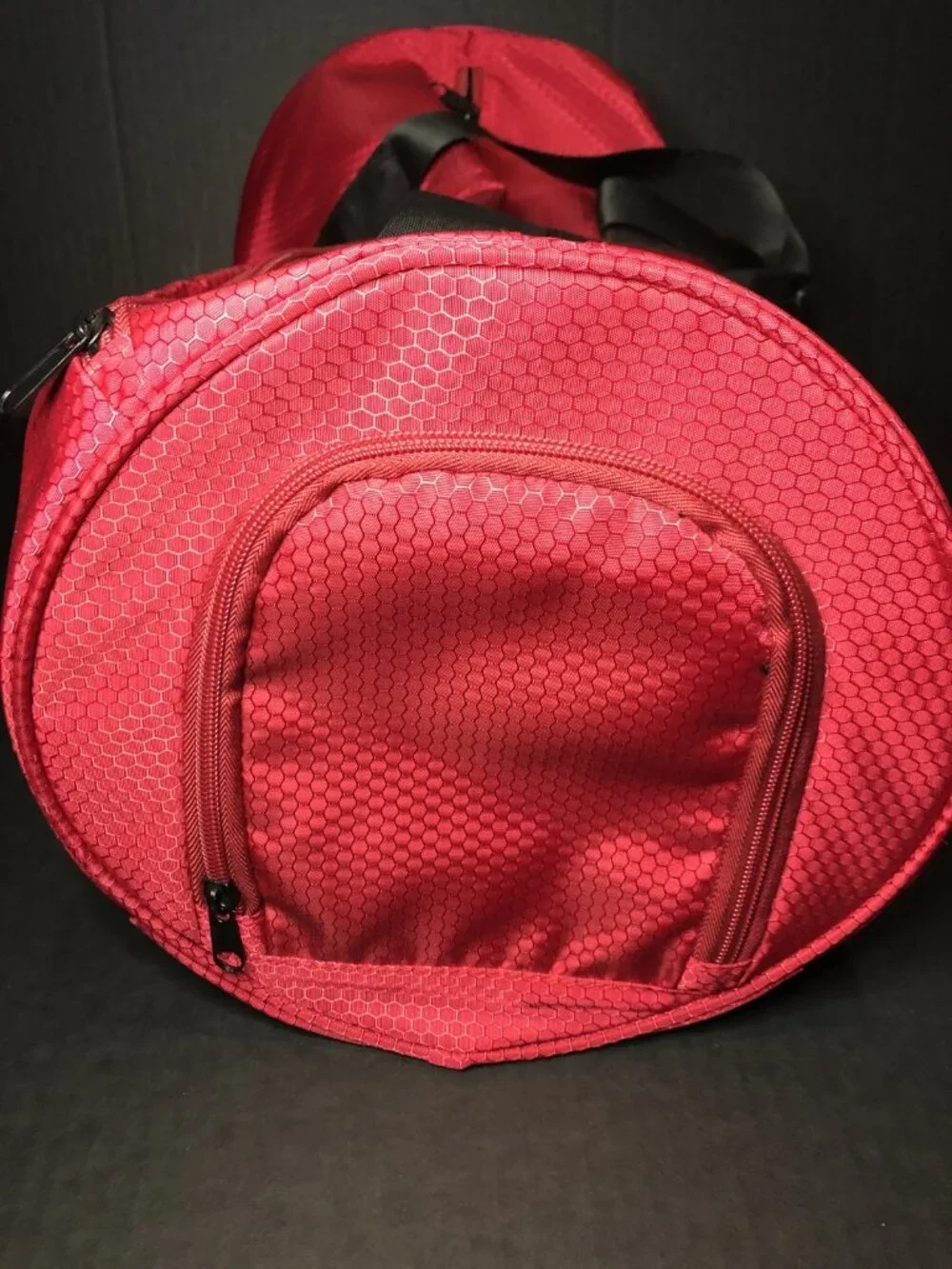 NWOT Small Red Duffel Travel Gym Carry On Bag With Shoulder Strap 9